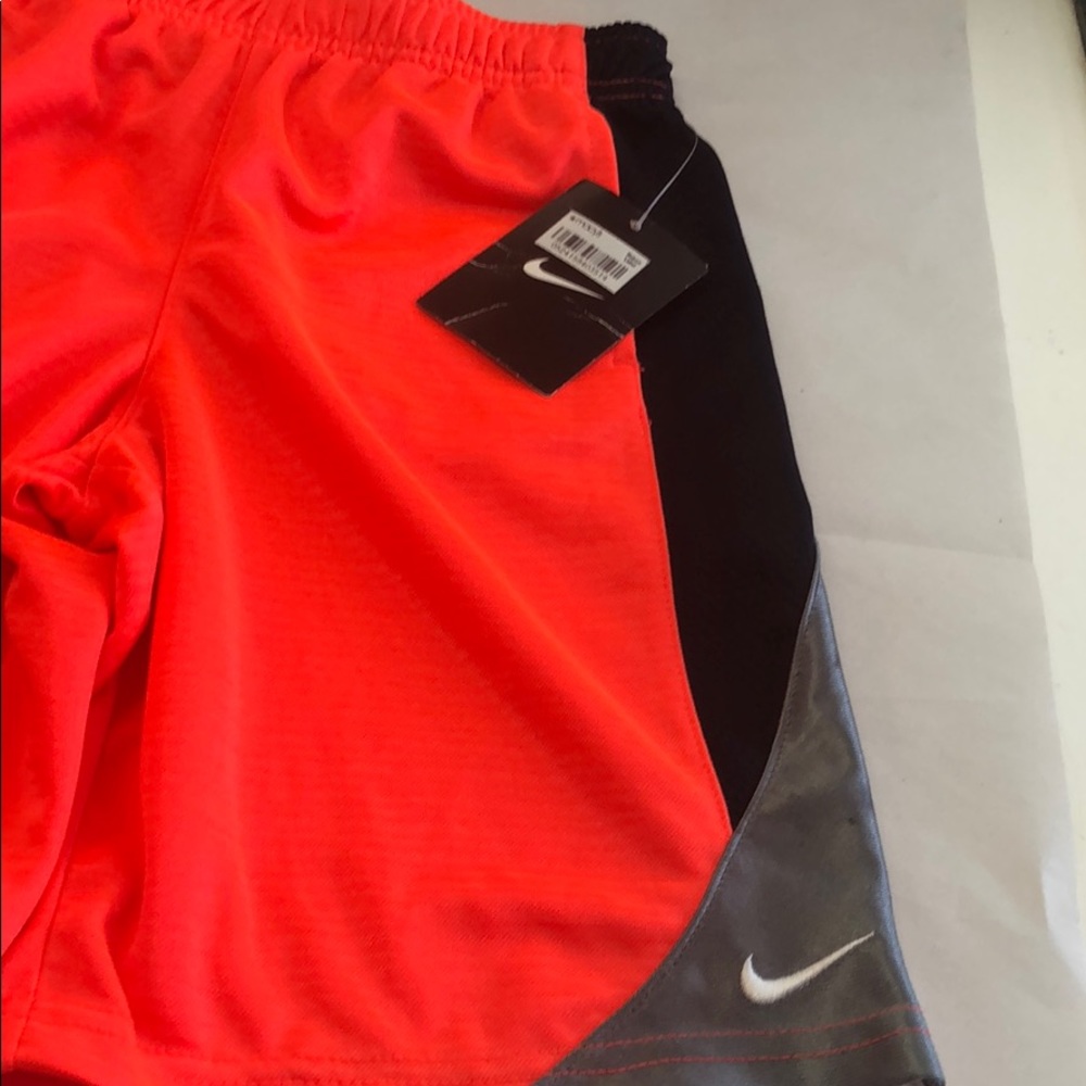Nike short - Picture 2 of 8